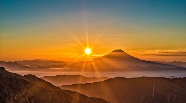 sunrise-over-the-mount-fuji-in-the-mountain-landscape-japan
