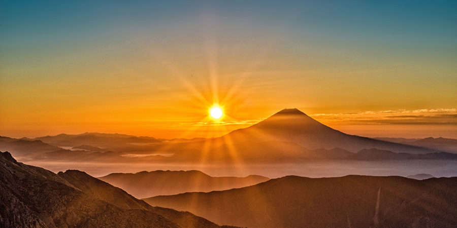 sunrise-over-the-mount-fuji-in-the-mountain-landscape-japan