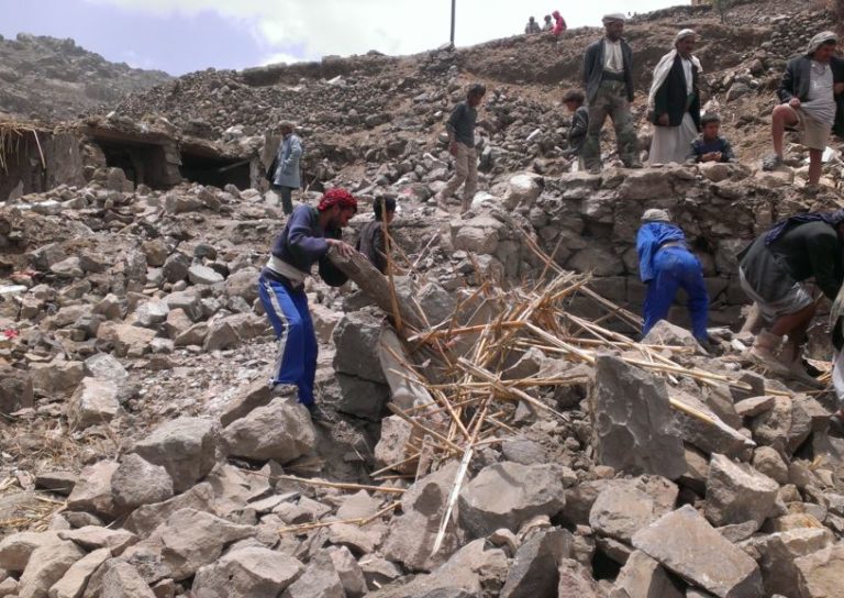 Villagers_scour_rubble_for_belongings_scattered_during_the_bombing_of_Hajar_Aukaish_-_Yemen_-_in_April_2015